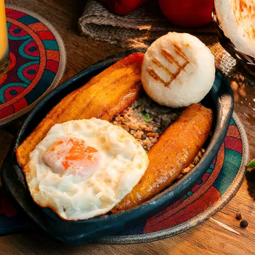 calentado de lentejas con arepa